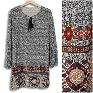 RIPE Boho Light Tunic Blouse B&W Floral Pattern Multicolor Hem Sz M